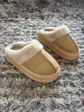 Womens Beige Faux-Fur Slip-On Slippers